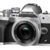 Digitální fotoaparát Olympus E-M10 Mark IV 14-42 EZ kit silver/silver – Cashback 13.11.2025 – 6.1.2026